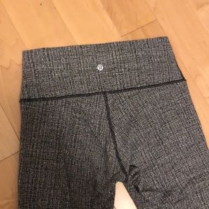 Lulu Lemon Size 8 Black/White/Gray Leggings